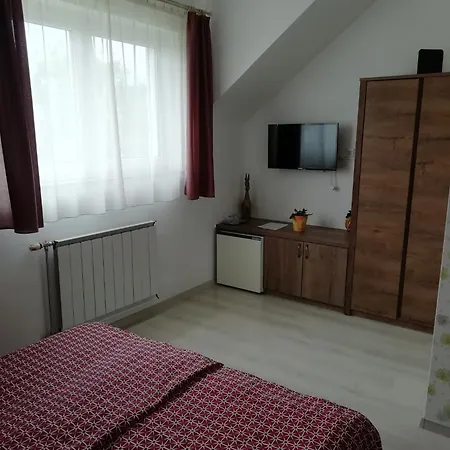 Katalin Vendeghaz 3* 根尼斯迪亚斯