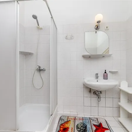 Katalin Vendeghaz 根尼斯迪亚斯